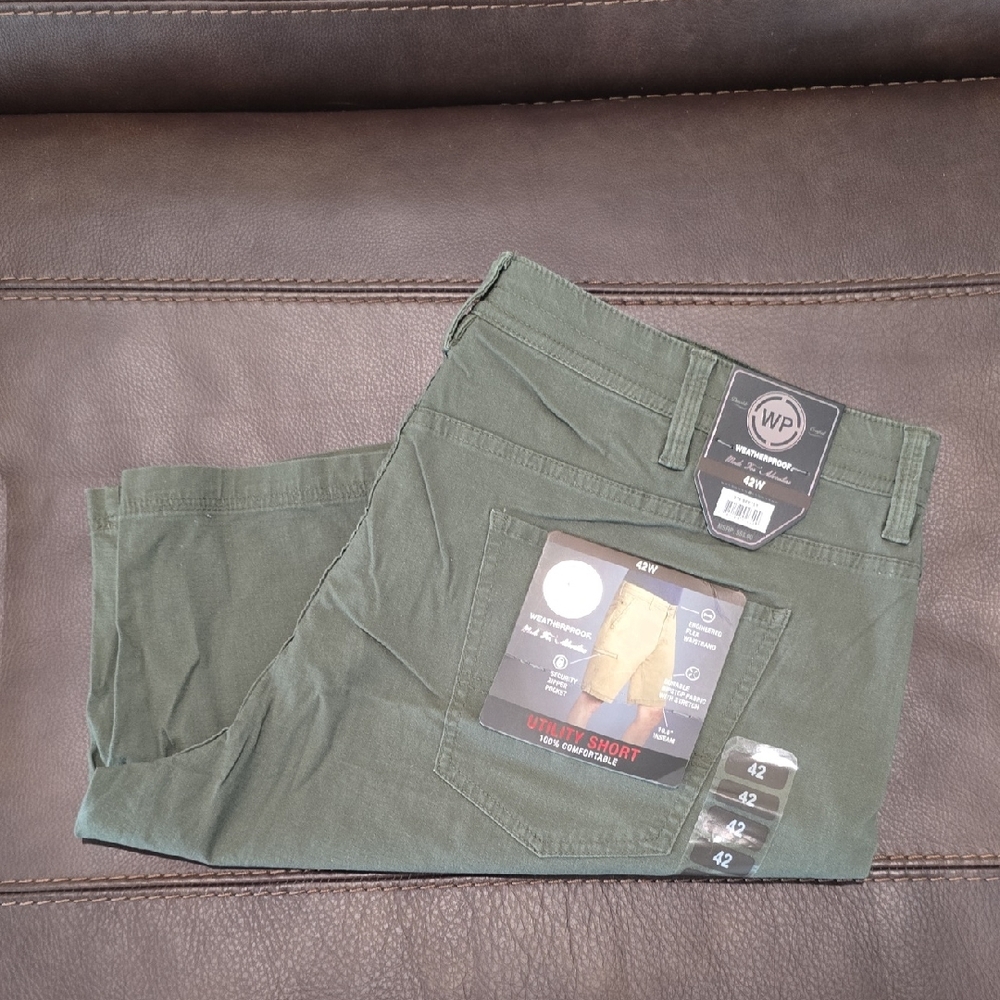 Weatherproof Utility Shorts in Olive